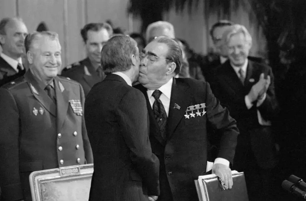 Картер Брежнєв Картер Брежнєв