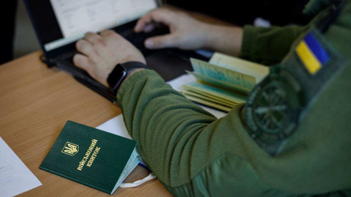 Кому обов'язково потрібно пройти ВЛК до 5 лютого: остаточне пояснення - 24 Канал Кому обов'язково потрібно пройти ВЛК до 5 лютого: остаточне пояснення - 24 Канал