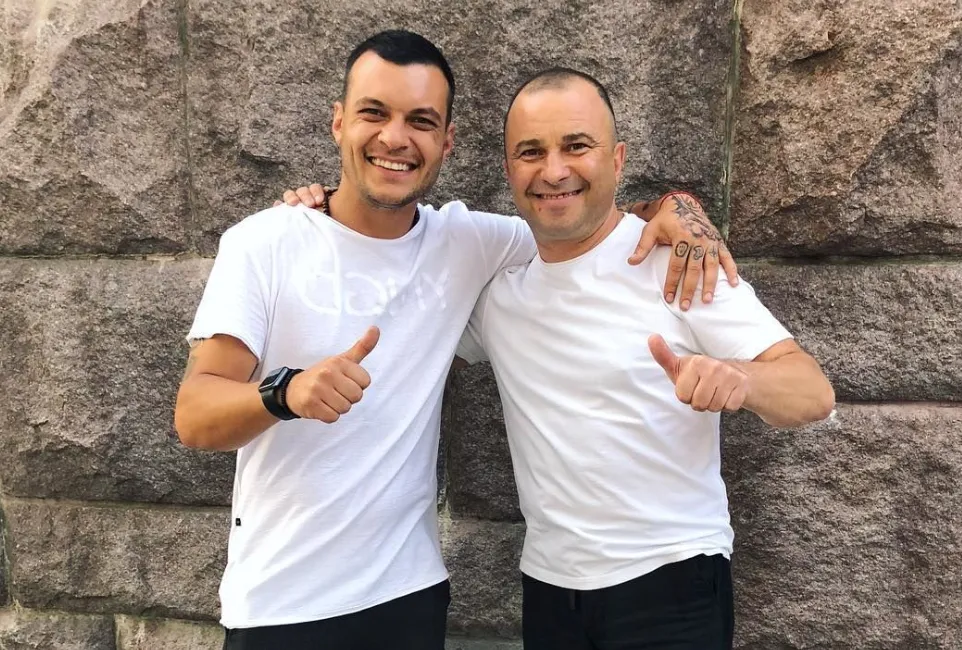 Виктор Павлик со старшим сыном Александром со старшим сыном Виктор Павлик со старшим сыном Александром со старшим сыном