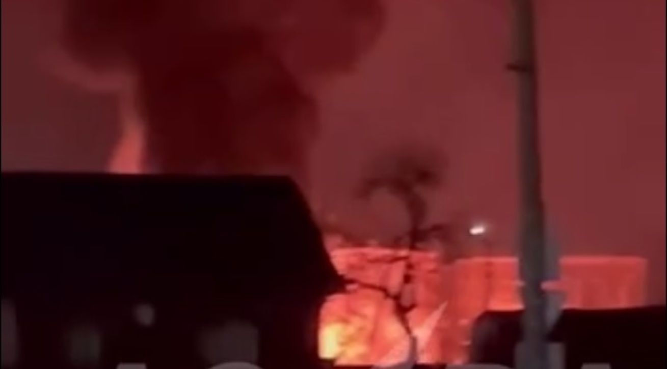 Сили оборони уразили нафтобазу в Росії Сили оборони уразили нафтобазу в Росії