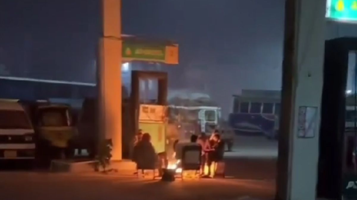 Мужчины разожгли огонь возле бензоколонки - реакция соцсетей Мужчины разожгли огонь возле бензоколонки - реакция соцсетей