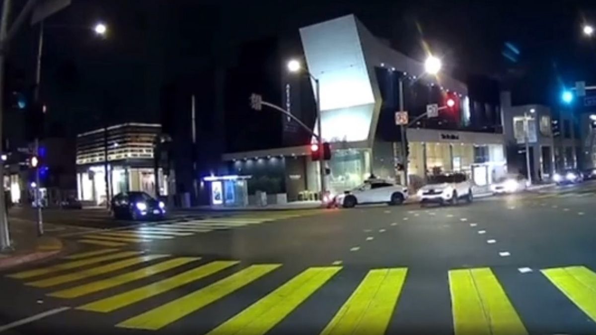 У Лос-Анджелесі зіткнулися роботаксі Waymo і робот доставки Serve У Лос-Анджелесі зіткнулися роботаксі Waymo і робот доставки Serve