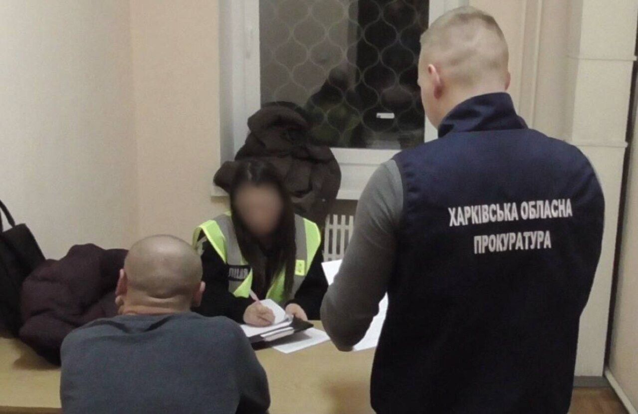 Двое мужчин избили военнослужащего Двое мужчин избили военнослужащего