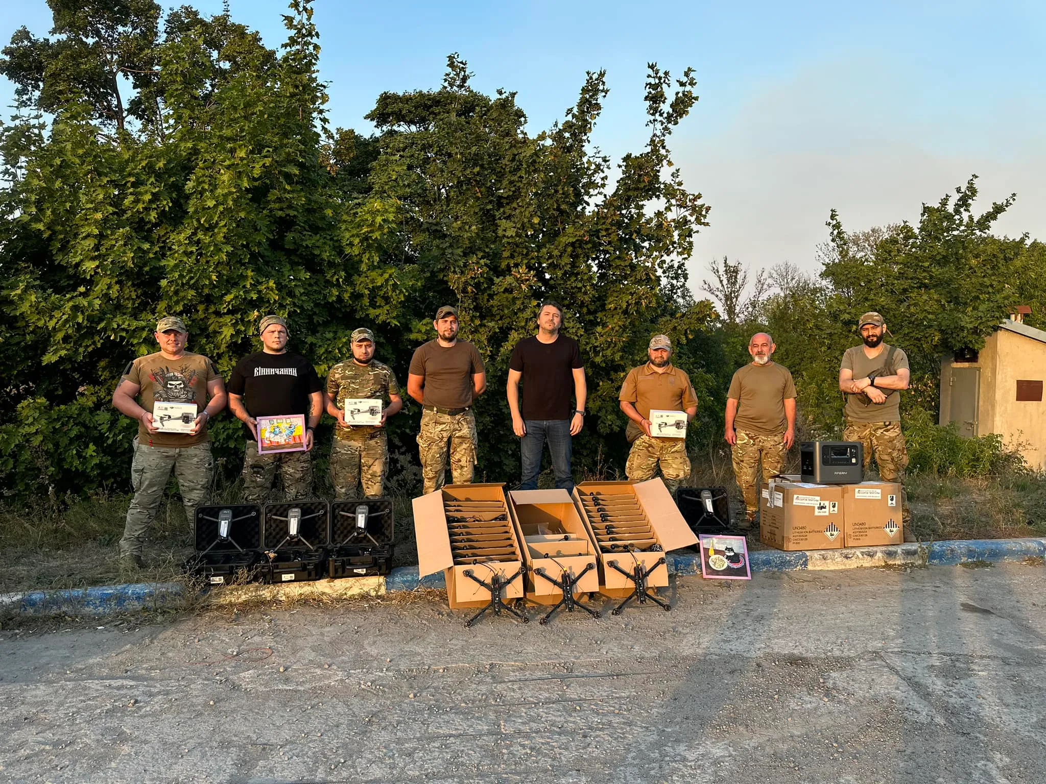 Сергій Притула передав військовим дрони Сергій Притула передав військовим дрони