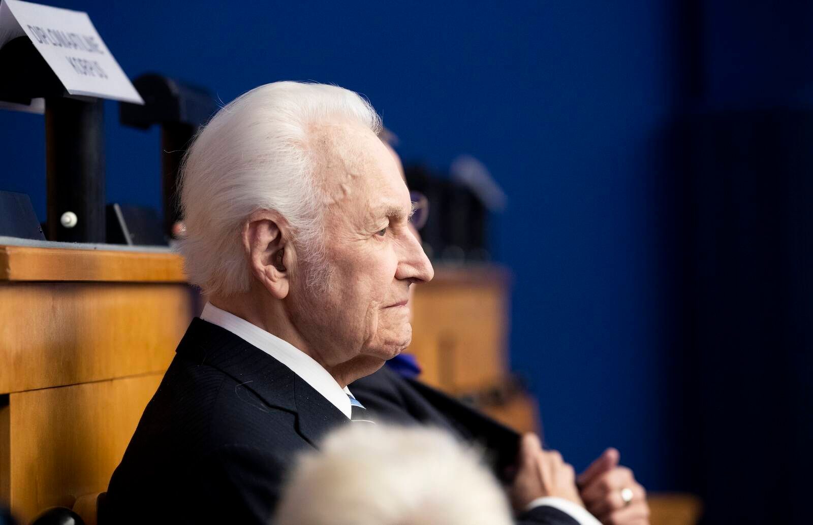 В 96-летнем возрасте умер экс-президент Эстонии Арнольд Рюйтель - 24 Канал В 96-летнем возрасте умер экс-президент Эстонии Арнольд Рюйтель - 24 Канал