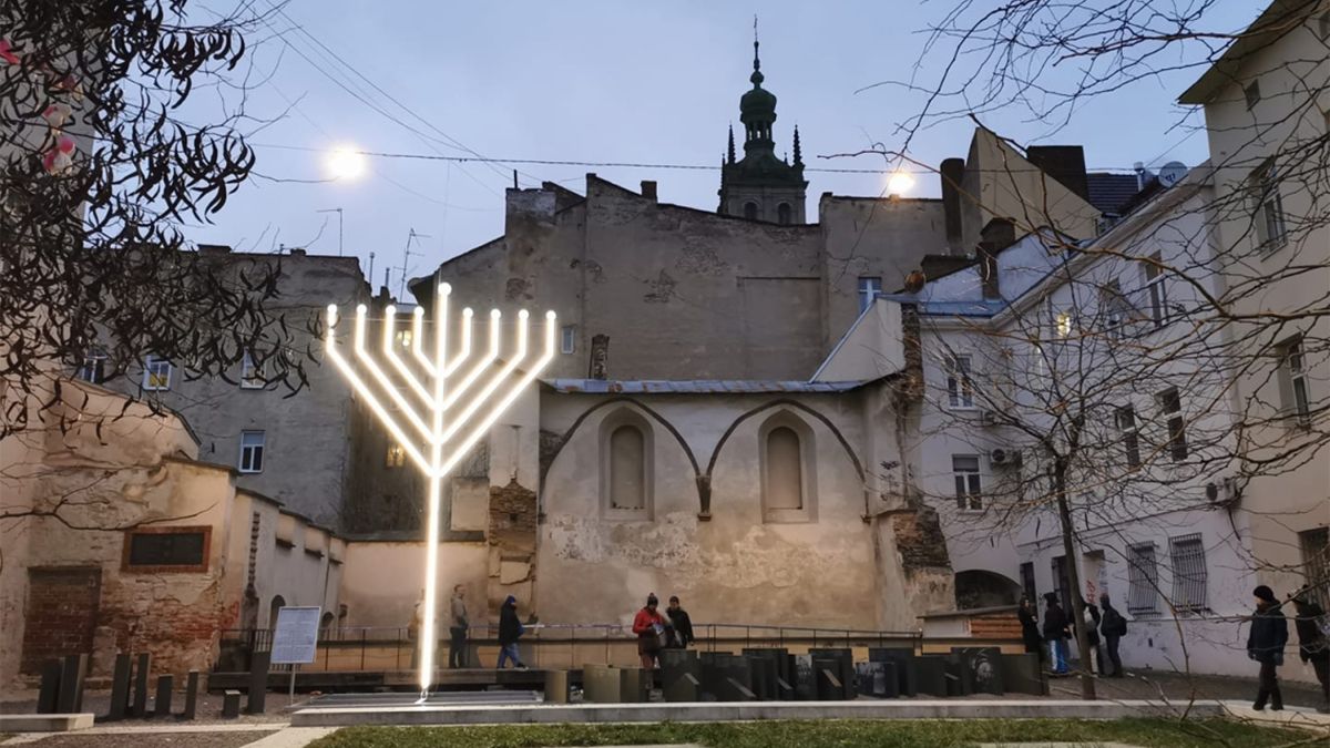 Что известно о повреждении ханукии во Львове Что известно о повреждении ханукии во Львове