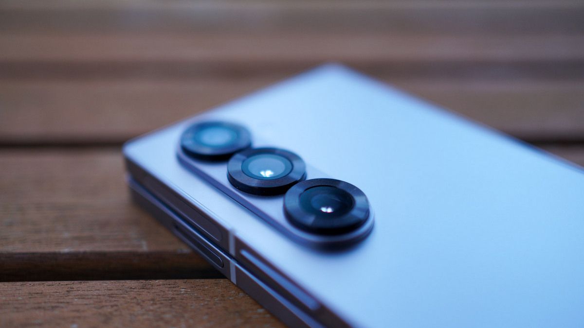 Смартфон со складным экраном – покупать или нет Смартфон со складным экраном – покупать или нет