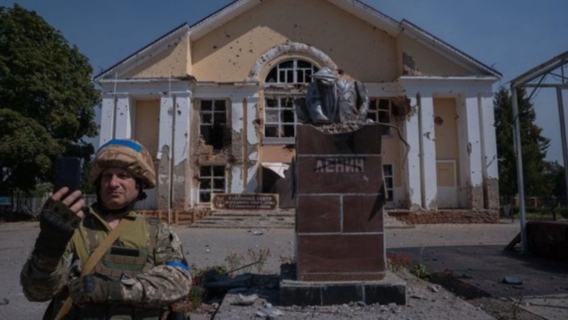 Украинский военный в городе Суджа