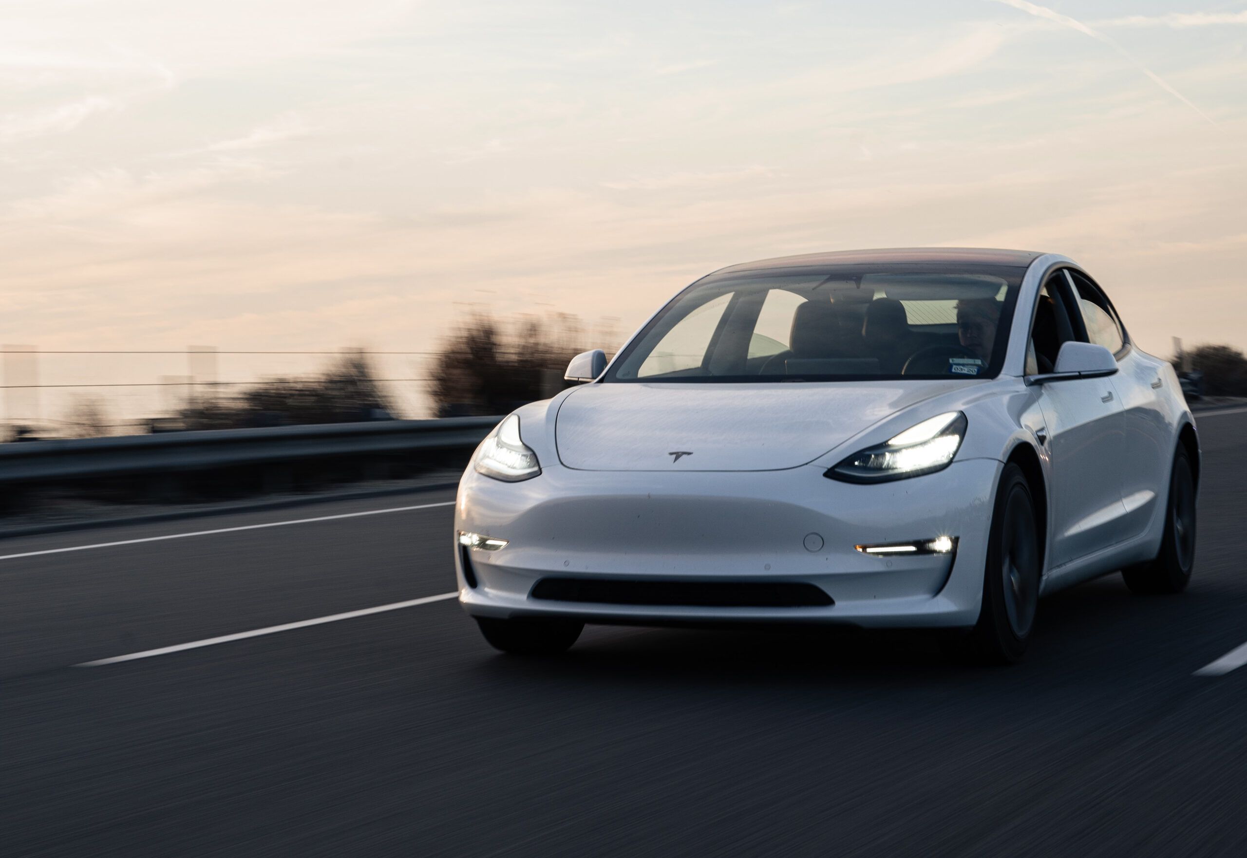 Продажі електромобілів Tesla впали вперше за більш ніж десятиліття - Бізнес Продажі електромобілів Tesla впали вперше за більш ніж десятиліття - Бізнес