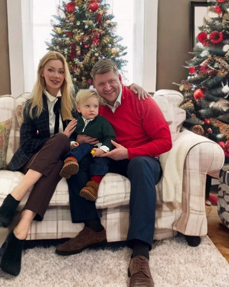 Алексей Кузнецов с семьей Алексей Кузнецов с семьей