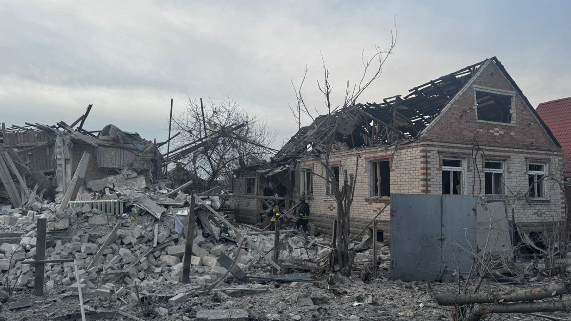 Враг атаковал частный сектор Славянска Враг атаковал частный сектор Славянска