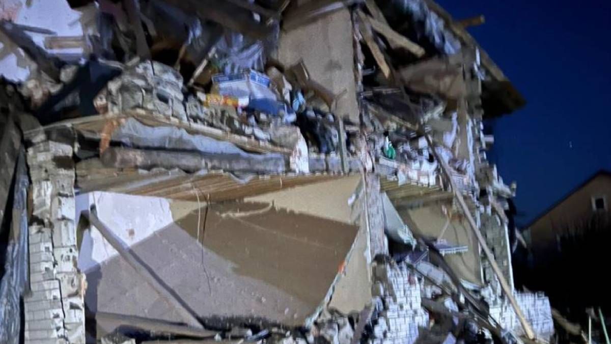 Ворог завдав потрійний удар балістикою по Чернігову Ворог завдав потрійний удар балістикою по Чернігову