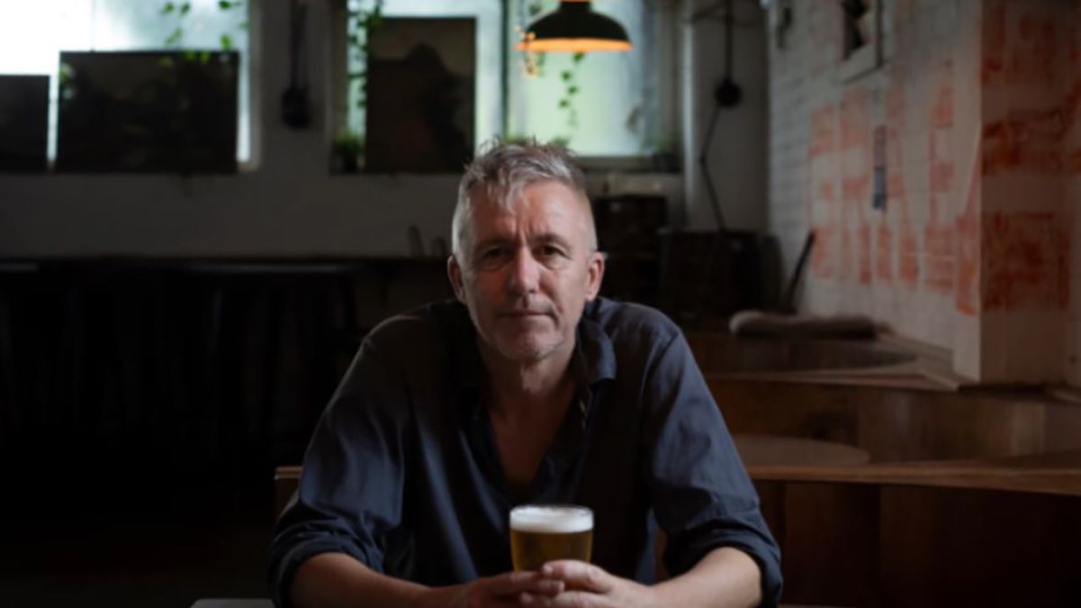 Журналист ошибочно заплатил за пиво в британском баре почти 2,9 миллиона гривен Журналист ошибочно заплатил за пиво в британском баре почти 2,9 миллиона гривен