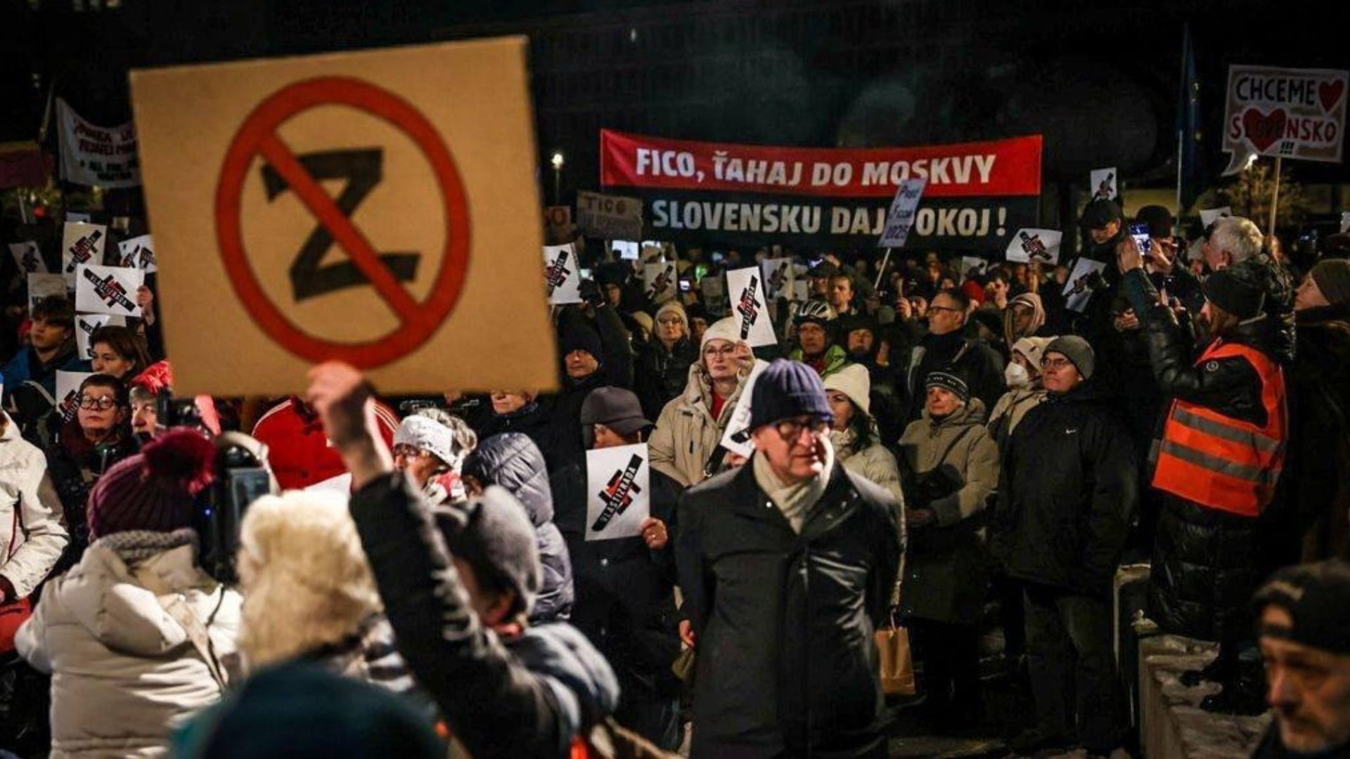 Люди протестовали против Фицо в Братиславе Люди протестовали против Фицо в Братиславе