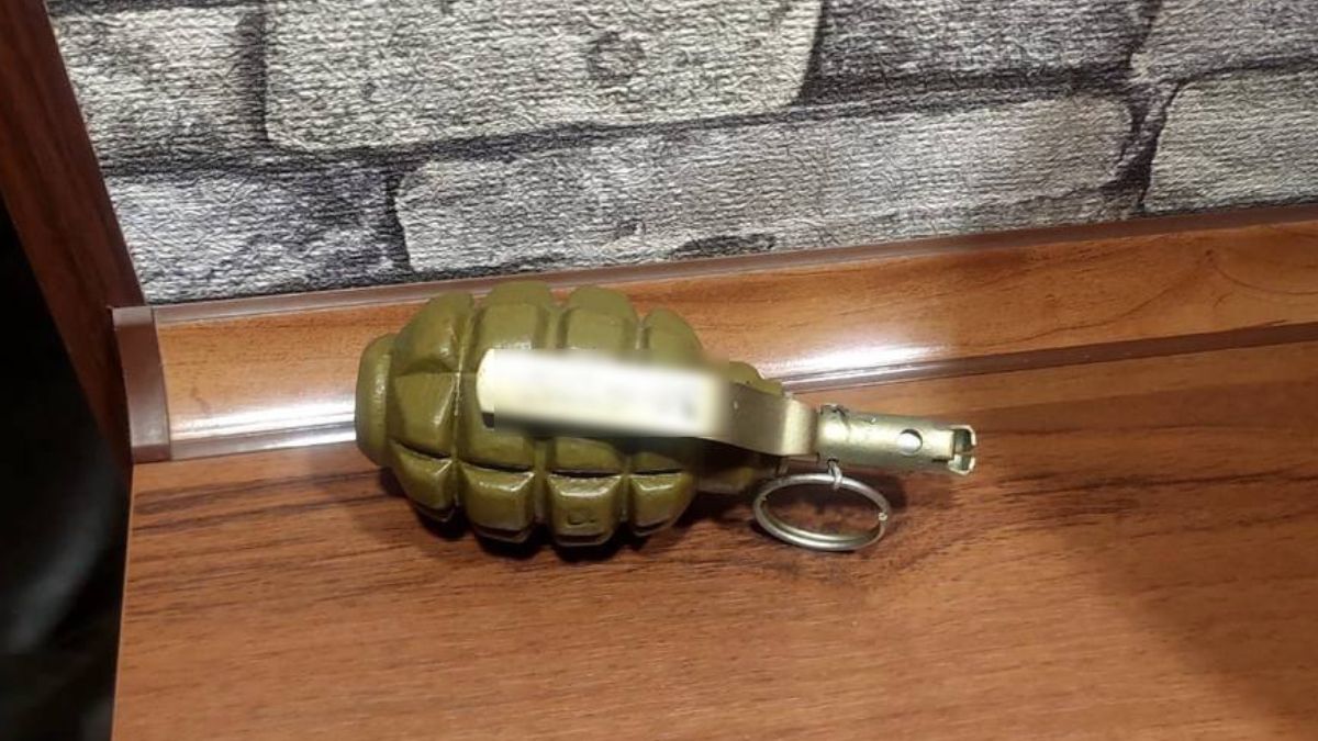 На Черкащині чоловік погрожував підірвати бойову гранату На Черкащині чоловік погрожував підірвати бойову гранату