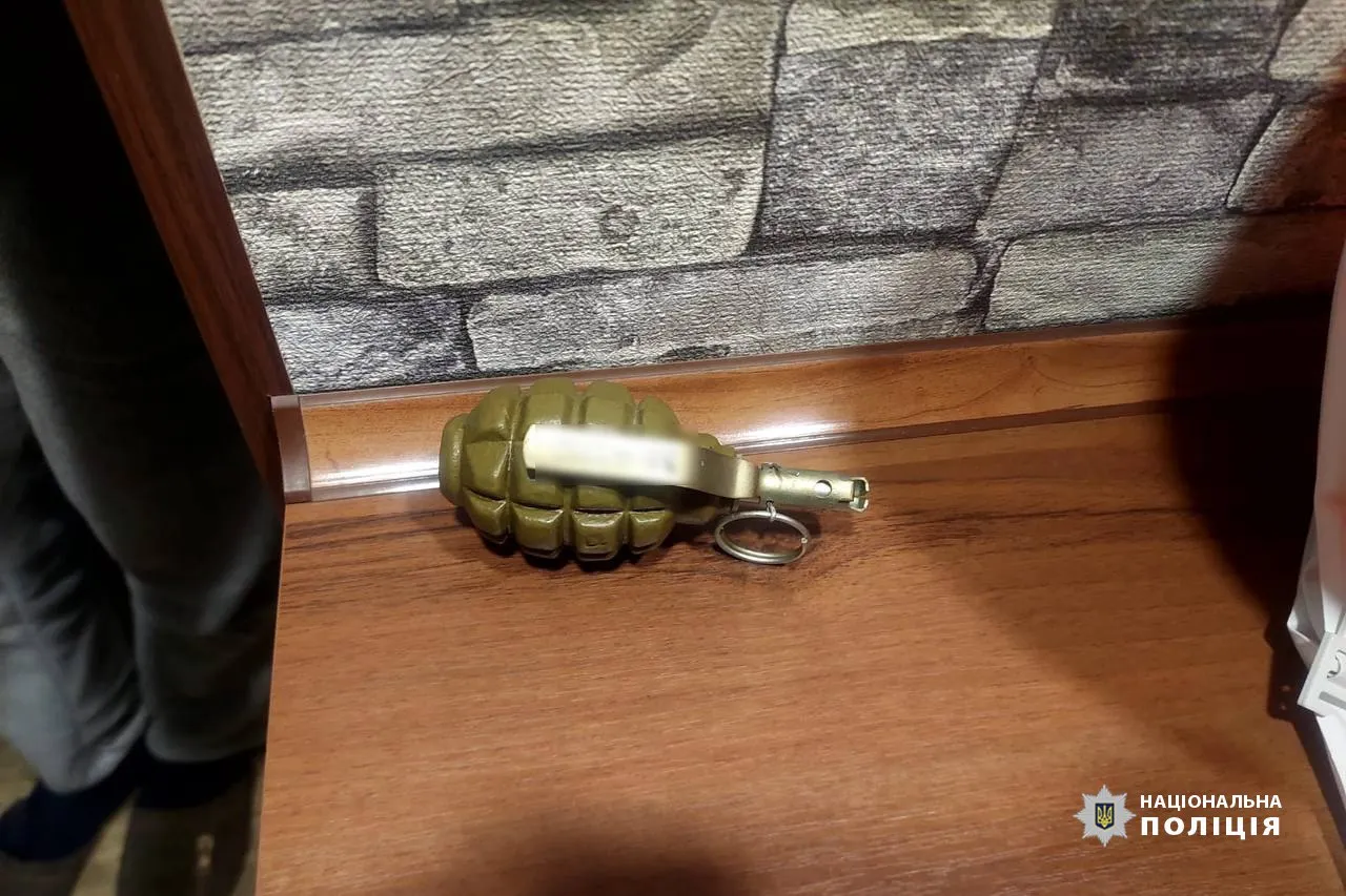 На Черкащині чоловік погрожував підірвати гранату На Черкащині чоловік погрожував підірвати гранату