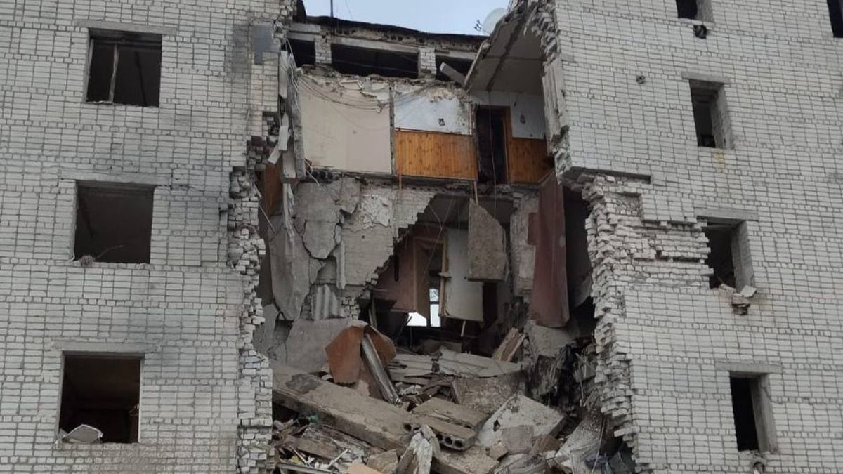 Удар по многоэтажке в Сумской области 4 января Удар по многоэтажке в Сумской области 4 января