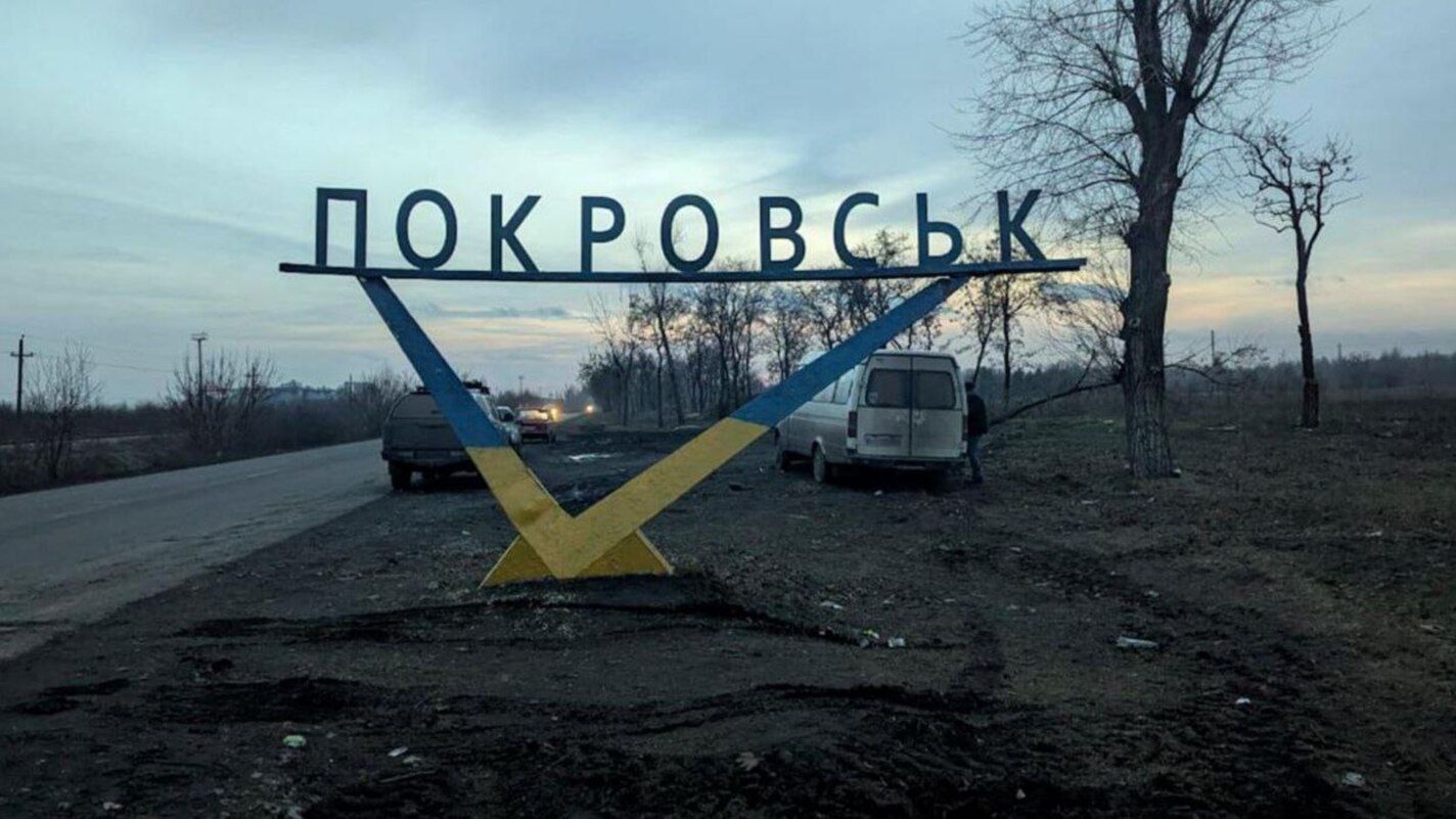 У Покровську відновили зруйновану стелу У Покровську відновили зруйновану стелу