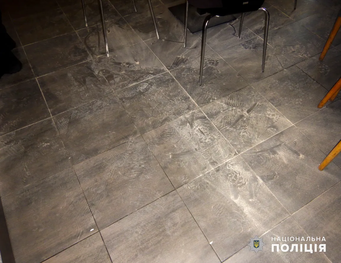 У Миколаєві чоловік кинув страйкбольну гранату в кафе У Миколаєві чоловік кинув страйкбольну гранату в кафе