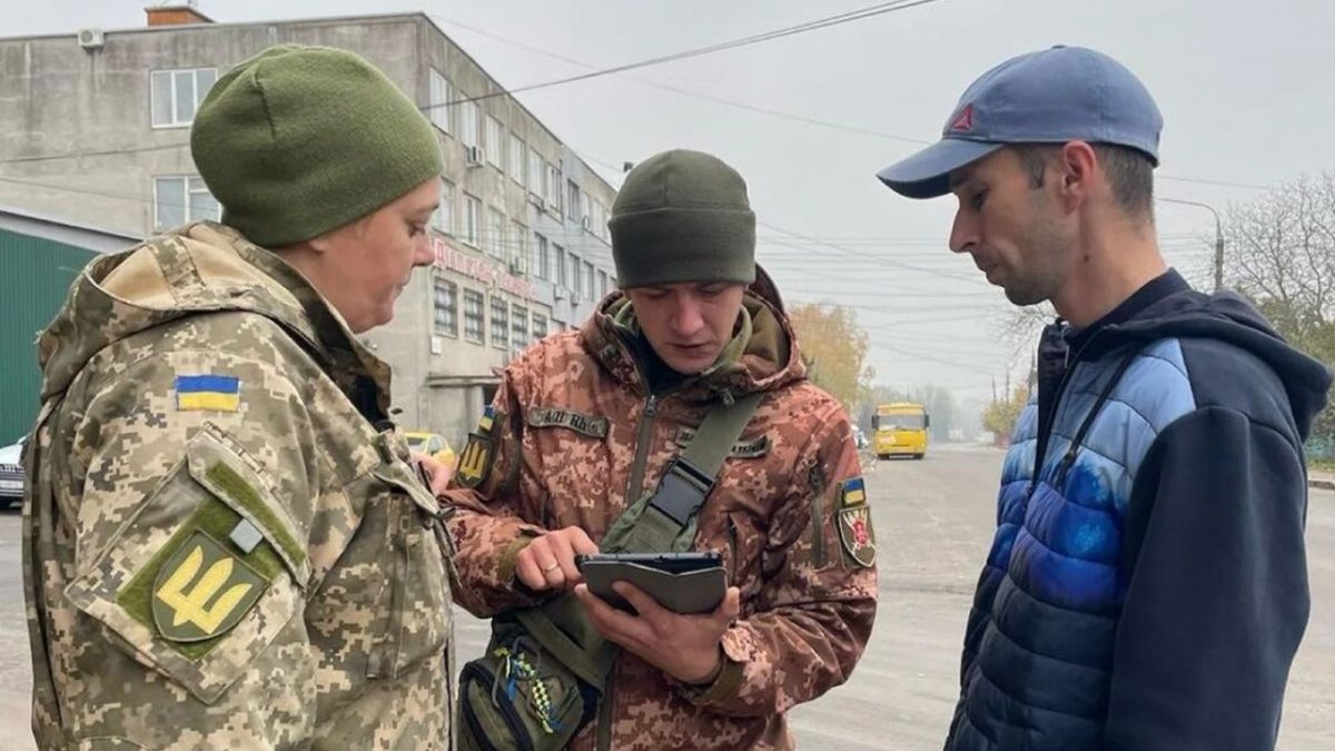 У Львівському ОТЦК сказали, кого з чоловіків можуть