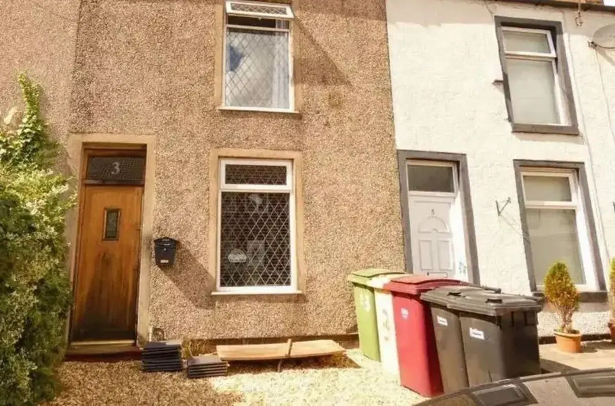 Ремонт в заброшенном доме - как пара сделала капитальные изменения за копейки - Недвижимость Ремонт в заброшенном доме - как пара сделала капитальные изменения за копейки - Недвижимость