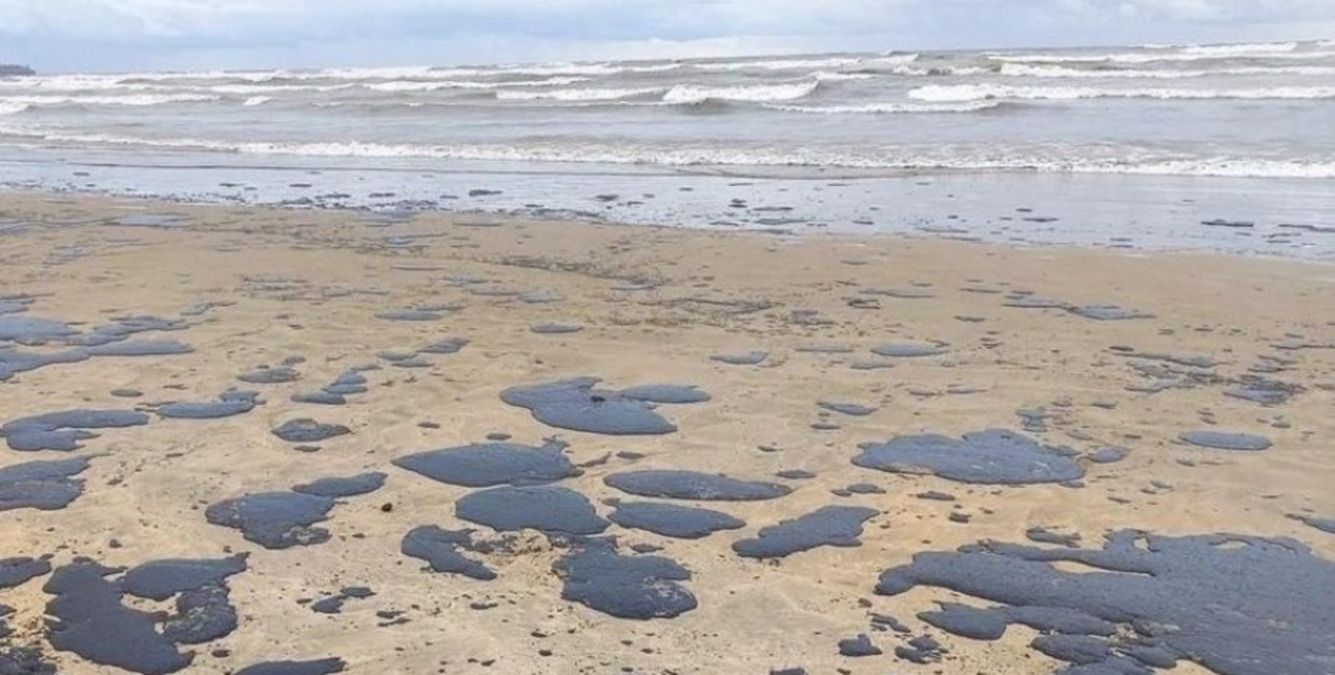 Викиди мазуту з російських танкерів становлять серйозний ризик для Одеси Викиди мазуту з російських танкерів становлять серйозний ризик для Одеси