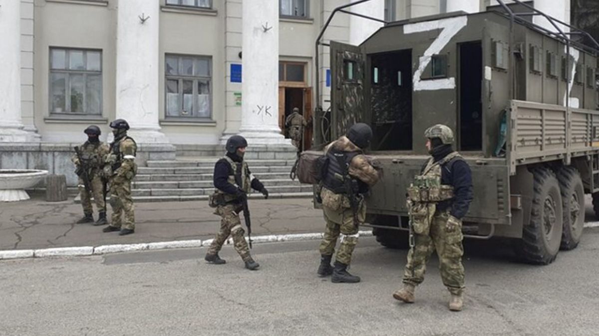 Россияне заселяют семьи своих военных на Херсонщине Россияне заселяют семьи своих военных на Херсонщине