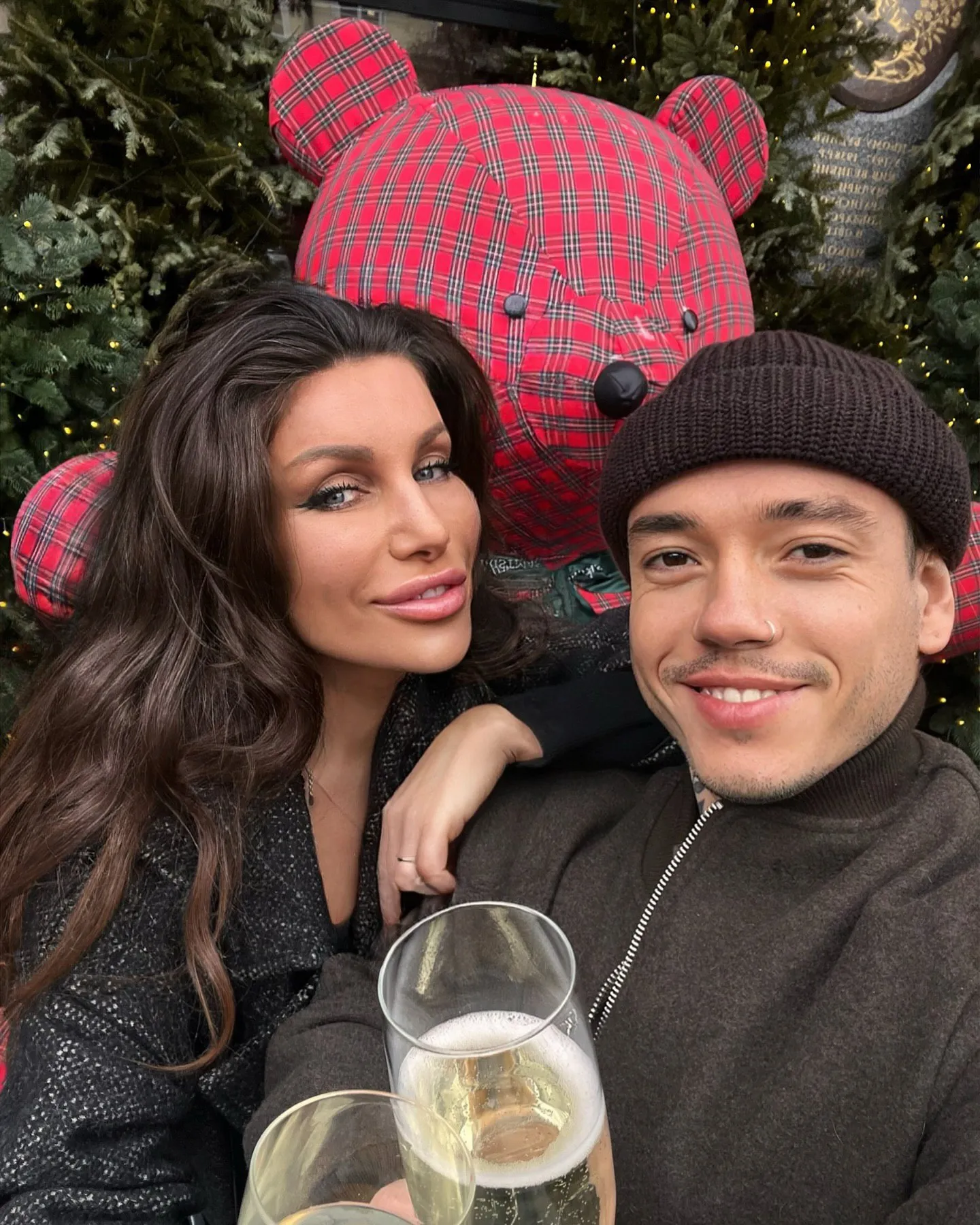 Дмитрий с любимой Дмитрий с любимой