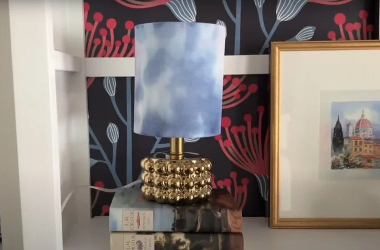 Вдома можна легко пофарбувати абажур Вдома можна легко пофарбувати абажур