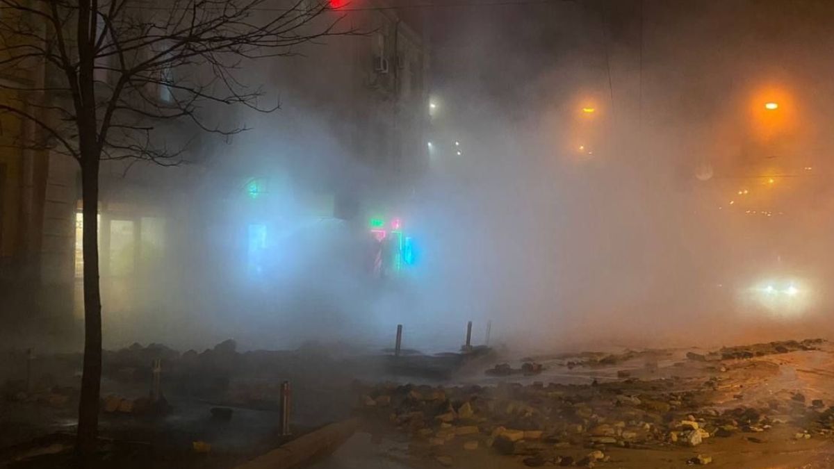 Из-за аварии в Киеве перекрывали движение транспорта Из-за аварии в Киеве перекрывали движение транспорта