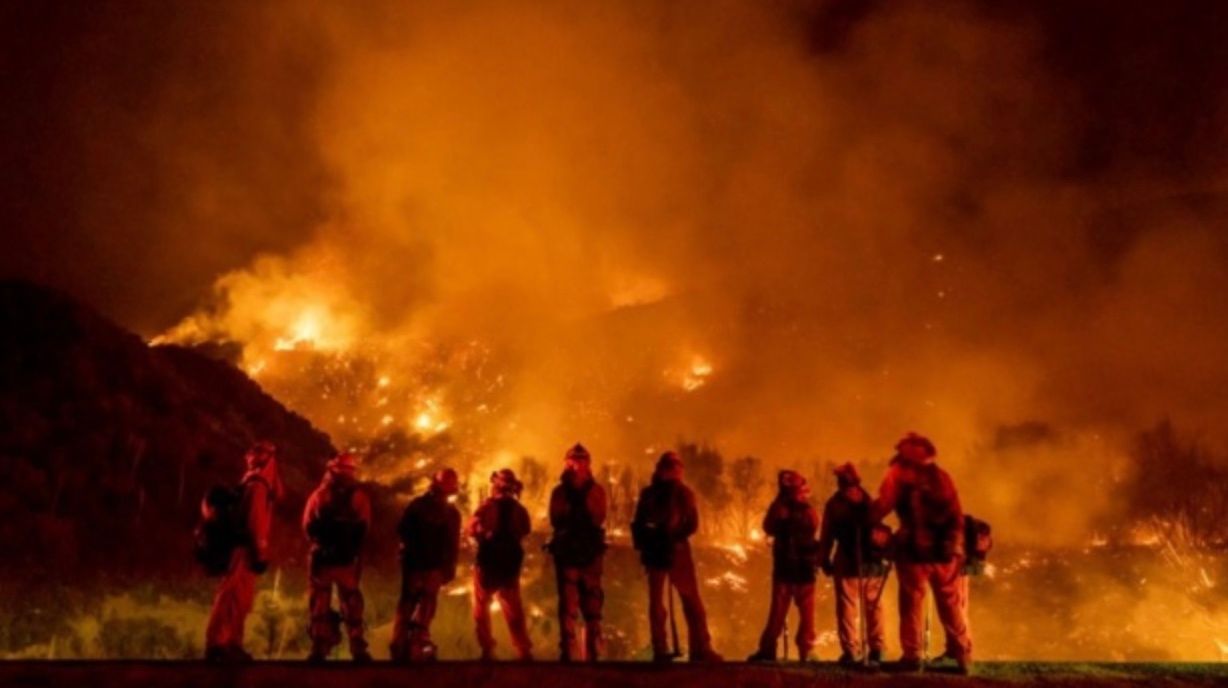 Масштабные пожары в Лос-Анджелесе Масштабные пожары в Лос-Анджелесе