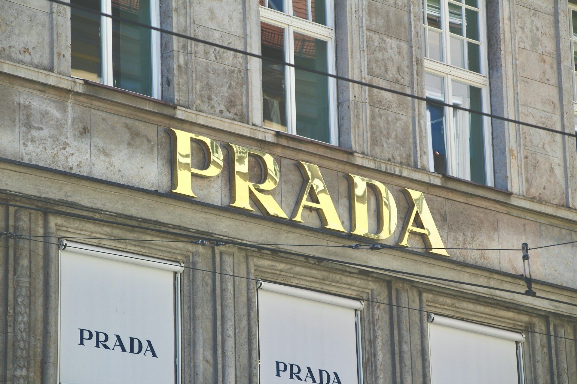 Prada может купить Versace Prada может купить Versace
