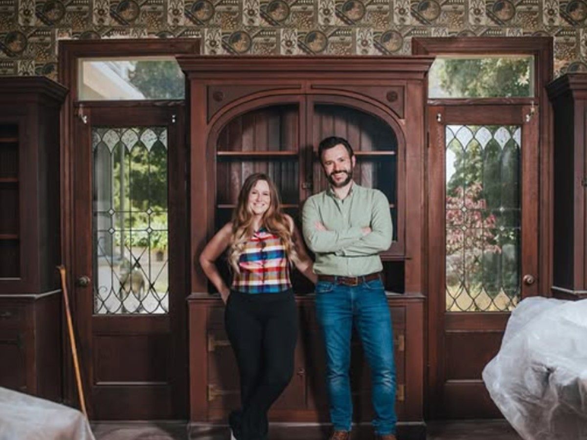 Пара нашла на чердаке музыкальную шкатулку Пара нашла на чердаке музыкальную шкатулку