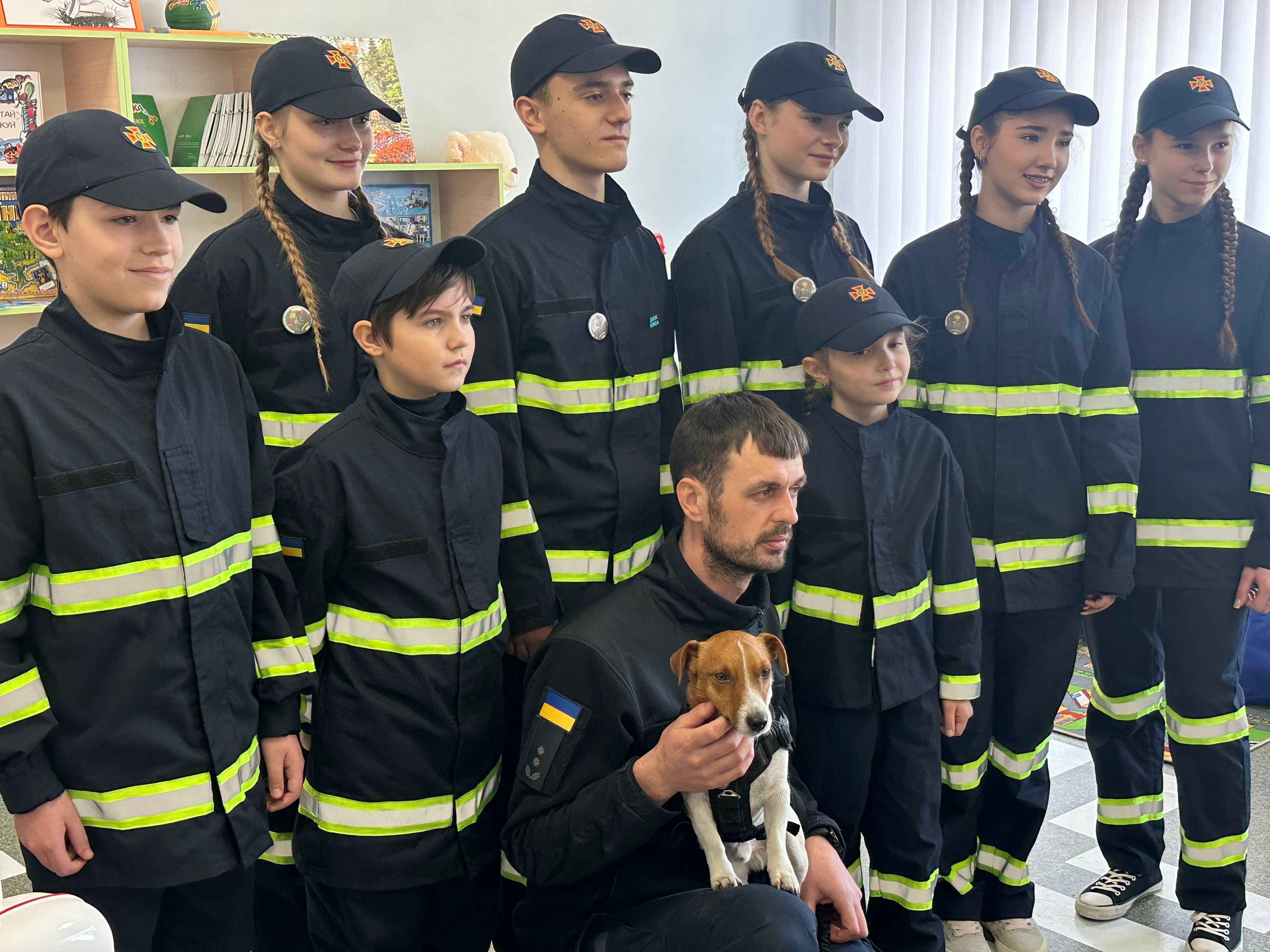 Ученики провели занятия по минной безопасности вместе с Патроном. Ученики провели занятия по минной безопасности вместе с Патроном.