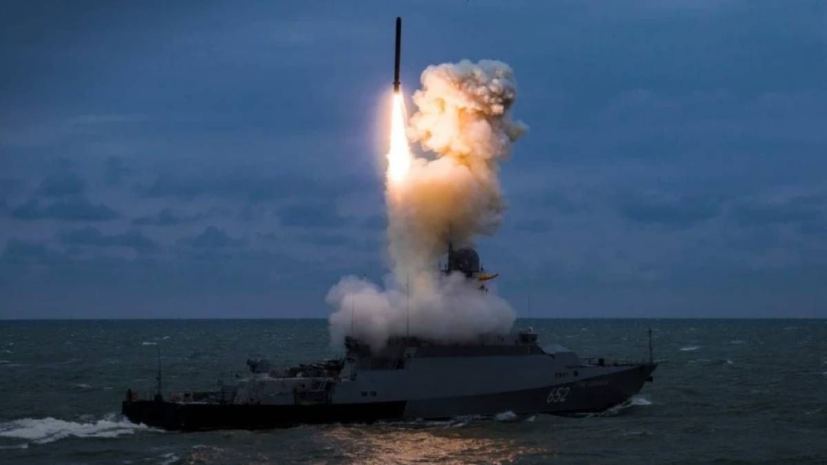 Окупанти тримають у Чорному морі носій Калібрів