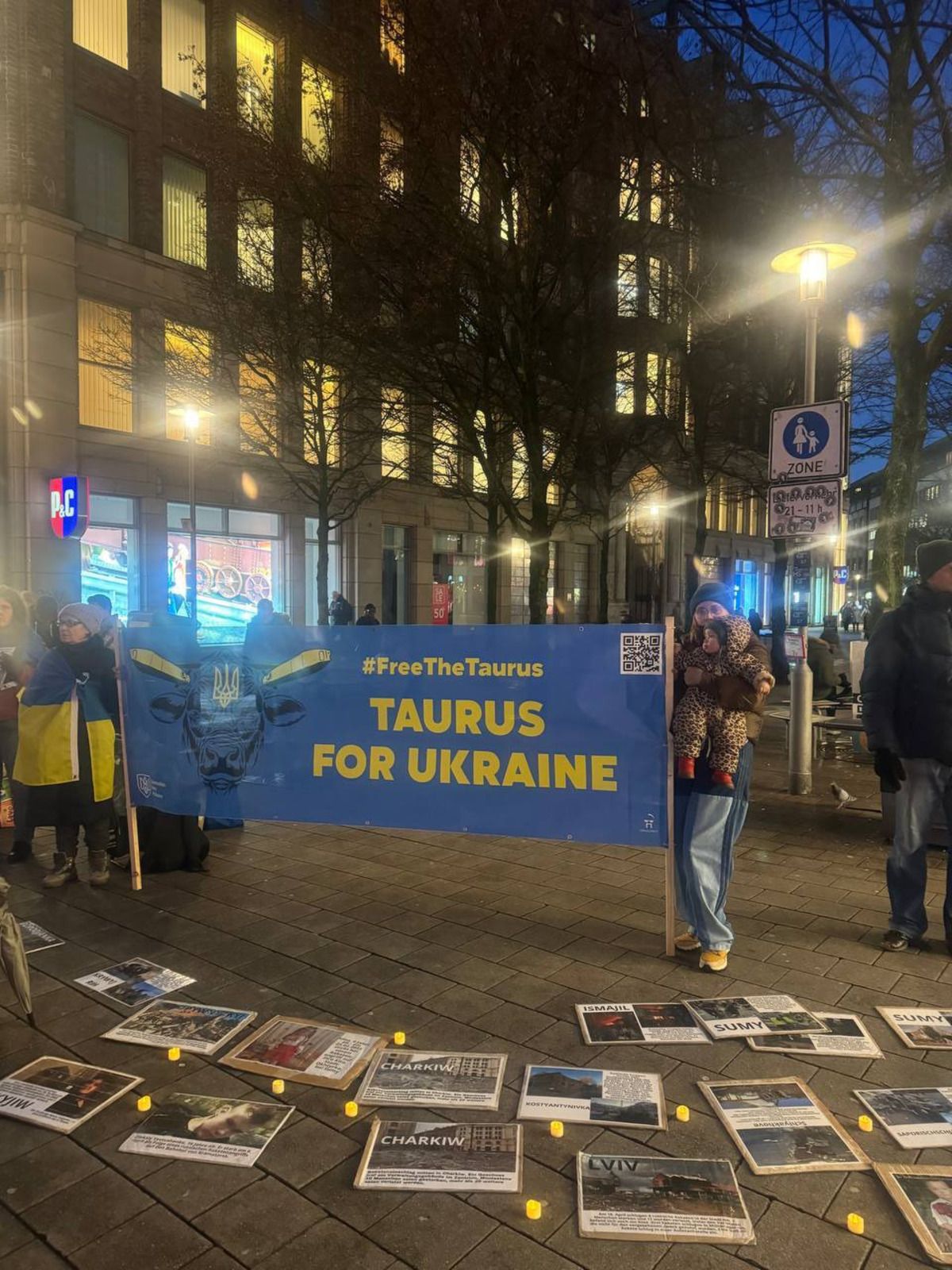 Акция в поддержку Украины состоялась в Гамбурге Акция в поддержку Украины состоялась в Гамбурге