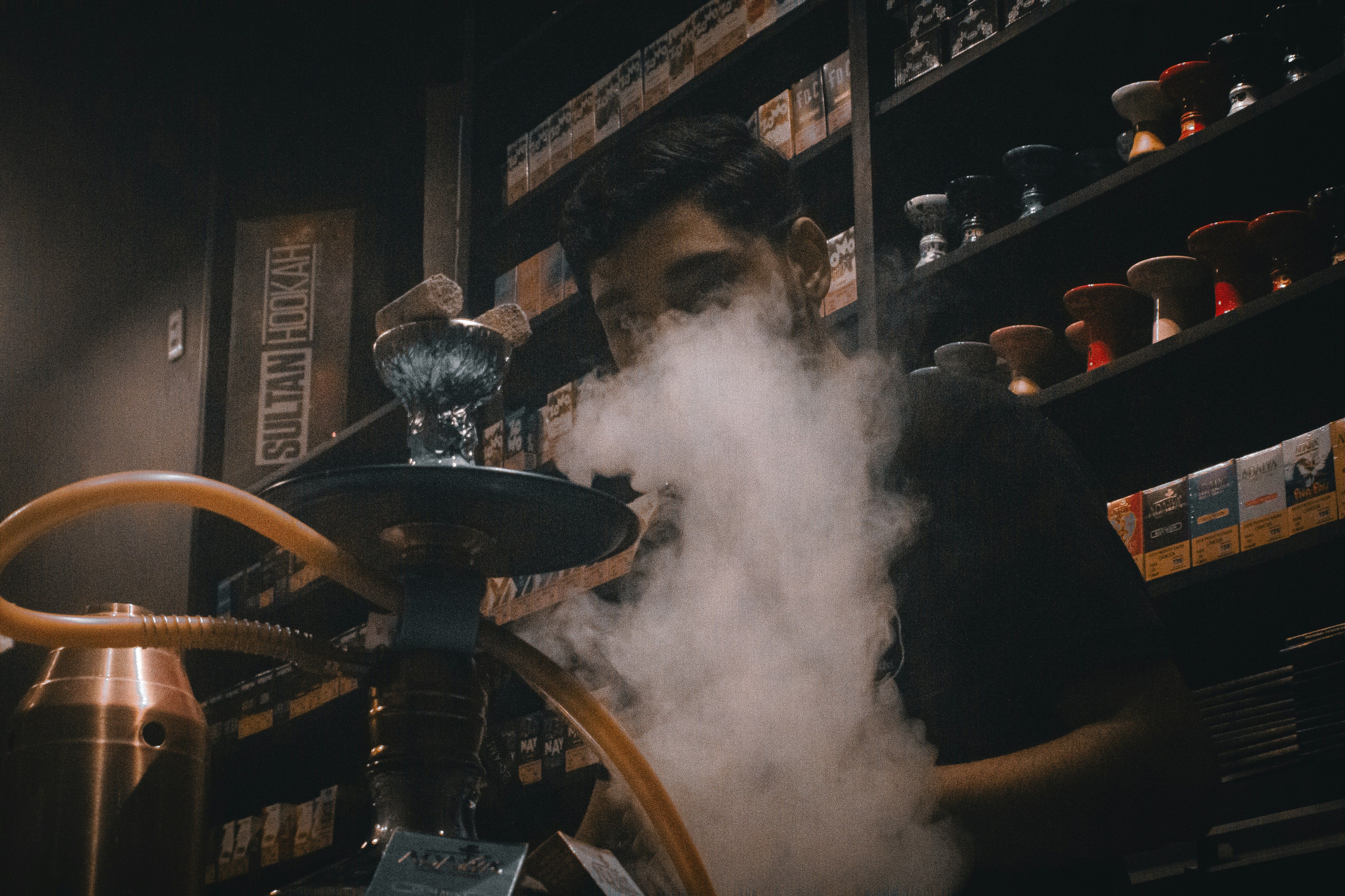 Куріння кальяну в ресторанах заборонене Куріння кальяну в ресторанах заборонене