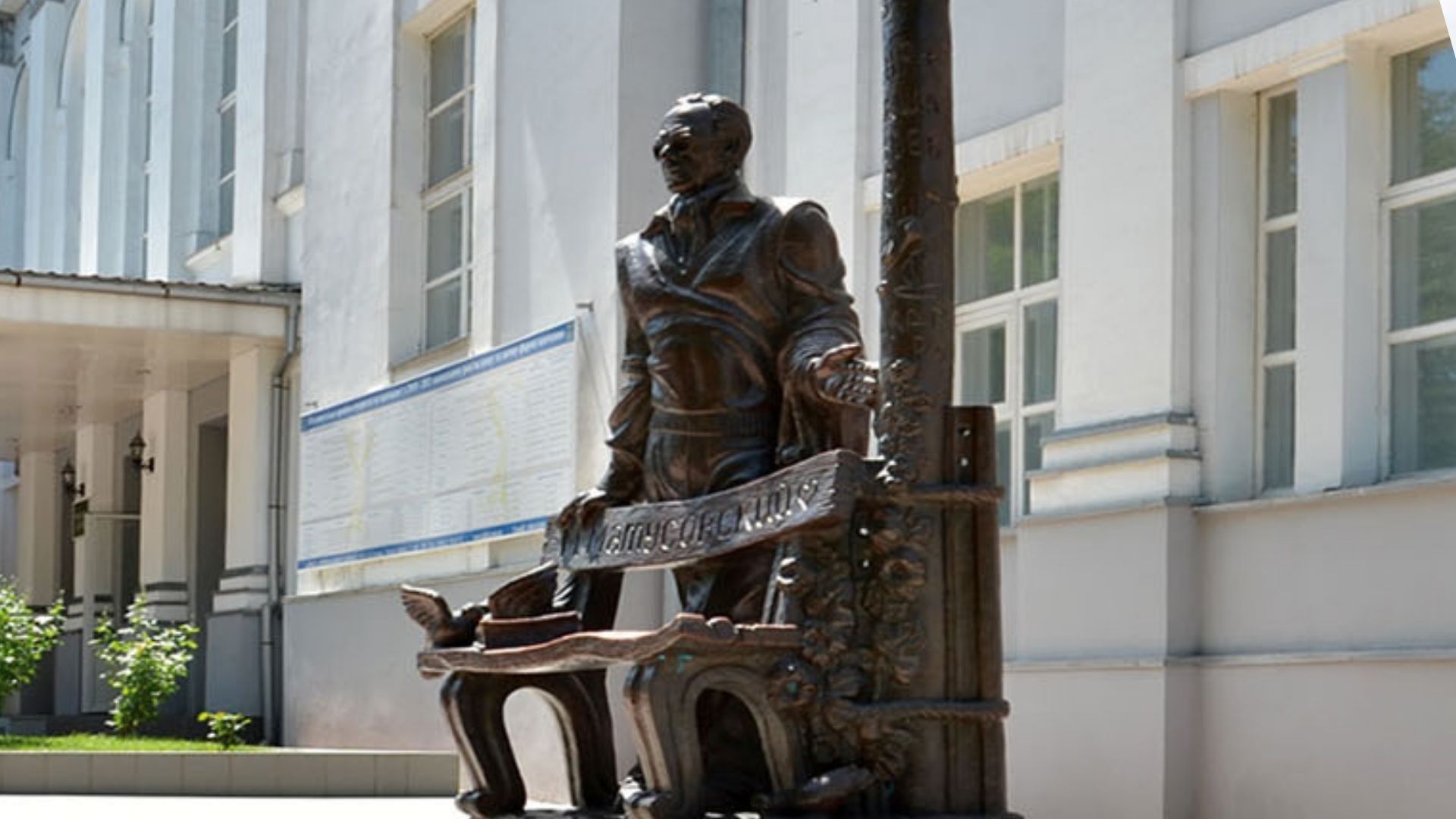 Студенти Луганської академії культури будуть розважати окупантів у Росії Студенти Луганської академії культури будуть розважати окупантів у Росії