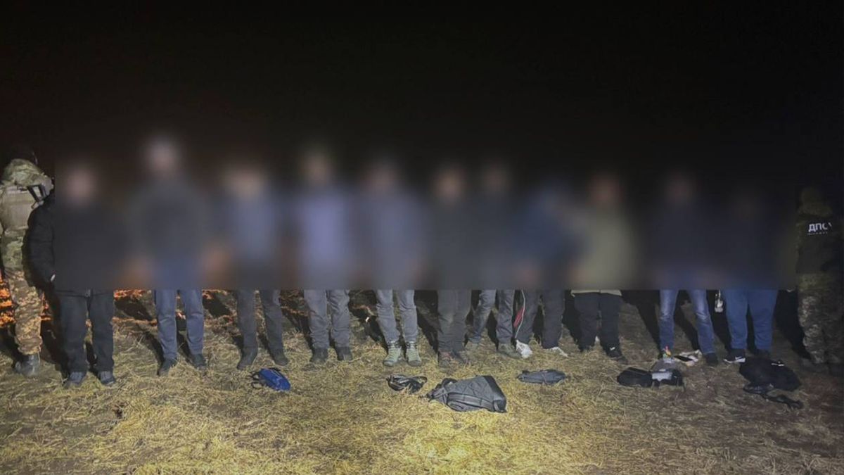 Як прикордонники зупинили авто забите ухилянтами в Одеській області 