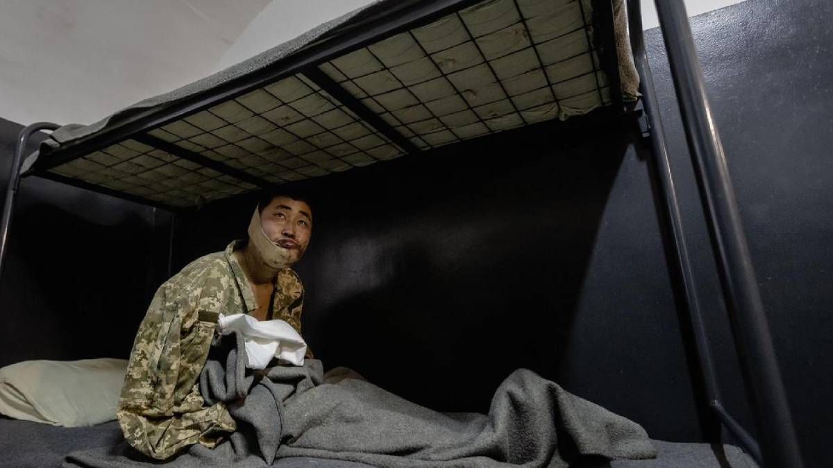 Україна вперше захопила у полон північнокорейських солдатів, яким вдалося вижити Україна вперше захопила у полон північнокорейських солдатів, яким вдалося вижити