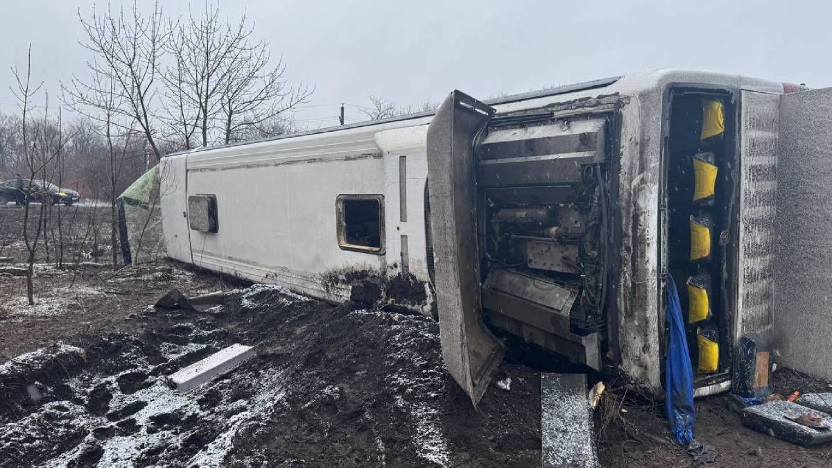 На Донеччині зазнав аварії пасажирський автобус з Росії На Донеччині зазнав аварії пасажирський автобус з Росії