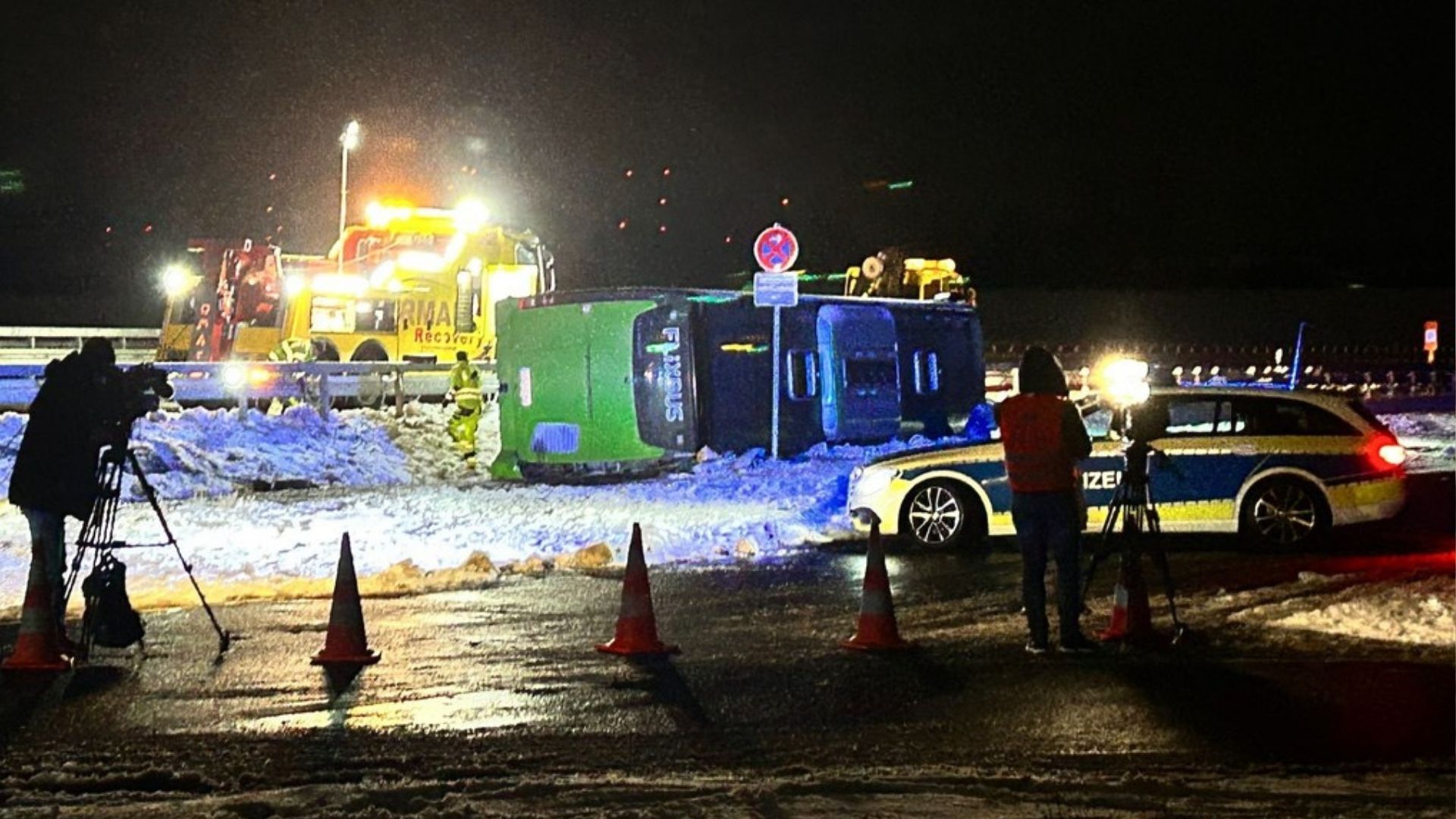 11 января на границе Германии и Польши перевернулся рейсовый автобус 11 января на границе Германии и Польши перевернулся рейсовый автобус