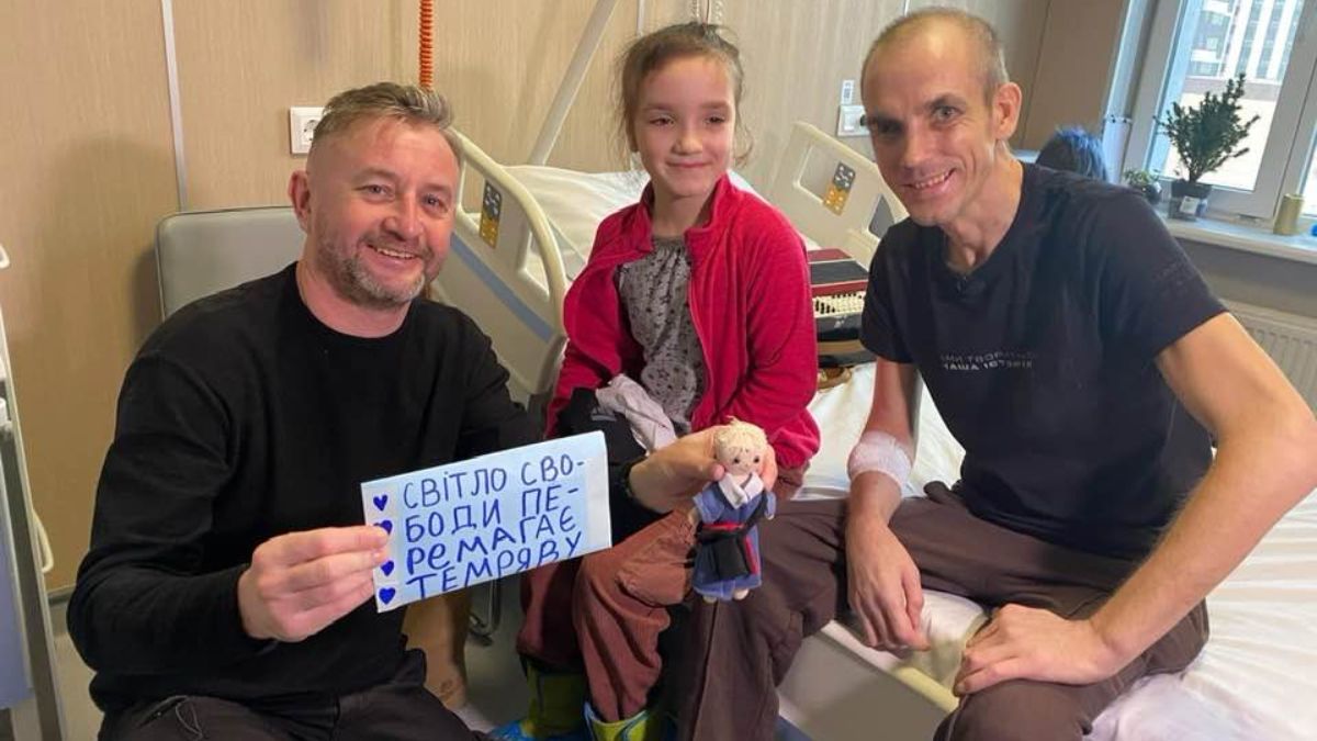 Сергій Жадан з Іваном Любиш-Кірдеєм і його дочкою Сергій Жадан з Іваном Любиш-Кірдеєм і його дочкою