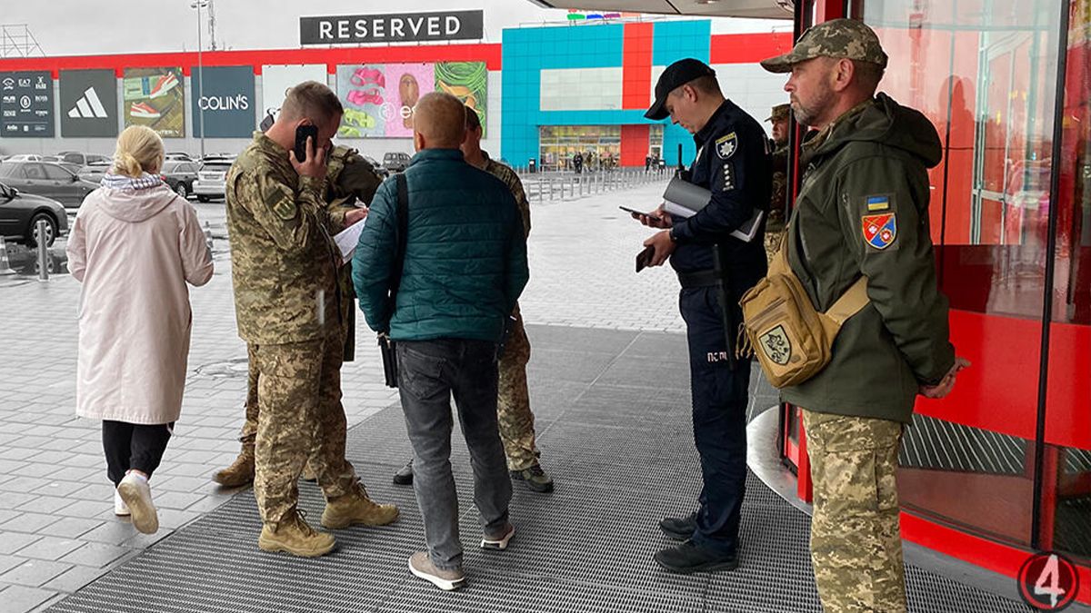 Имеют ли право представители ТЦК задерживать мужчин самостоятельно Имеют ли право представители ТЦК задерживать мужчин самостоятельно