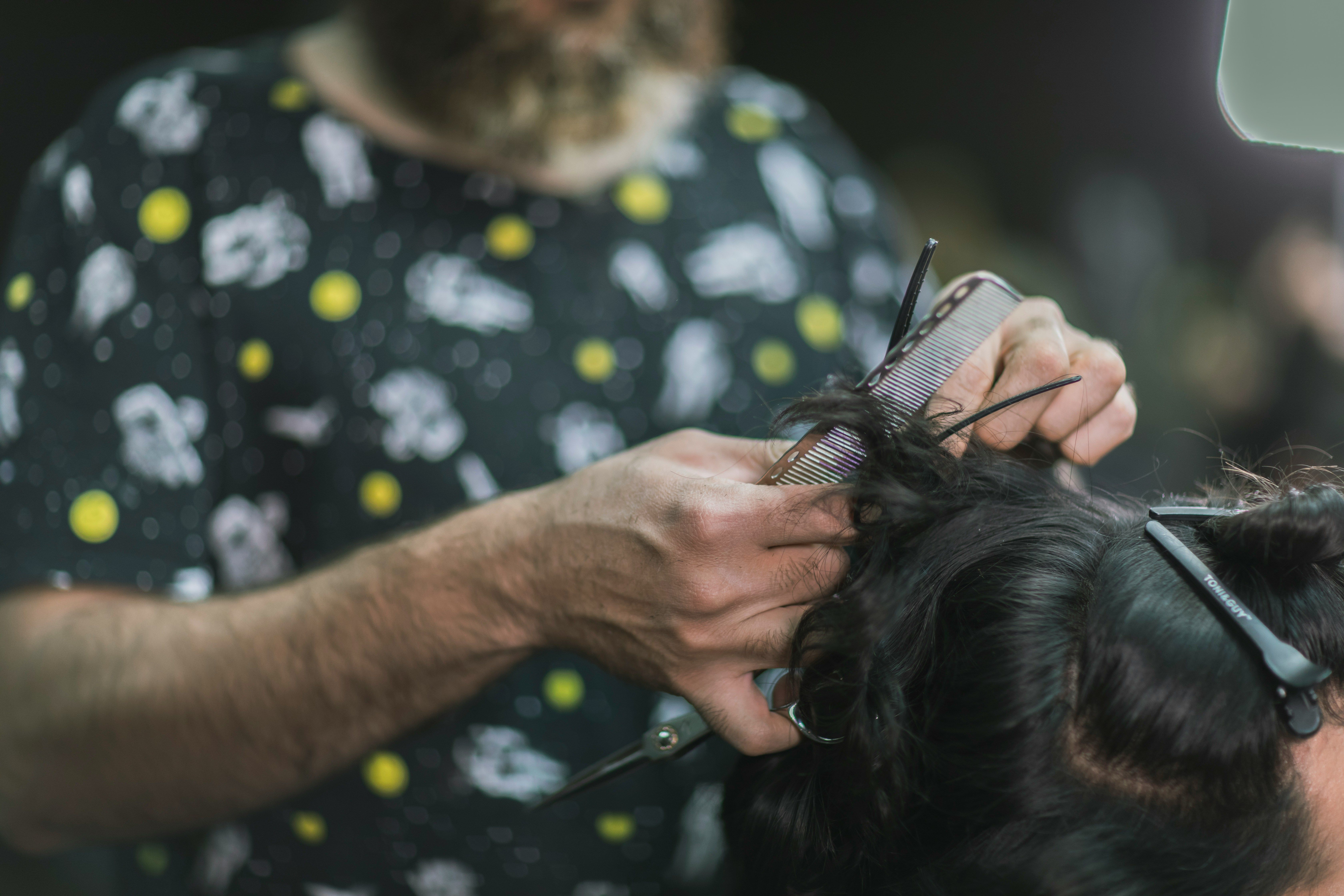 Женщина сходила к парикмахеру и розсимшила соцсети - как она выглядит Женщина сходила к парикмахеру и розсимшила соцсети - как она выглядит