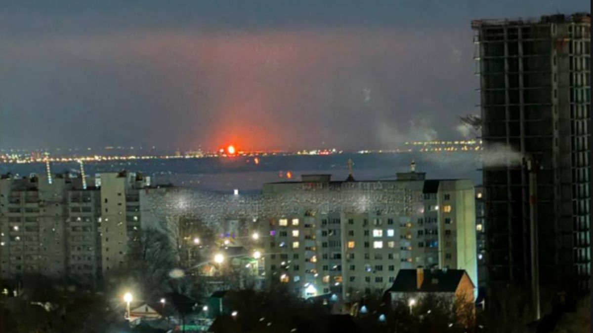 Дроны атаковали Энгельс в Саратовской области 14 января 2025 года: под удар попала нефтебаза Дроны атаковали Энгельс в Саратовской области 14 января 2025 года: под удар попала нефтебаза