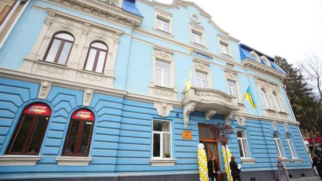 Скандал з Укрпоштою уТернополі - у відділенні загубили цінні дипломи студентів Скандал з Укрпоштою уТернополі - у відділенні загубили цінні дипломи студентів