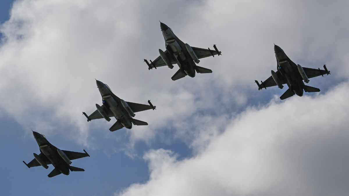 В Польше 15 января в очередной раз подняли боевую авиацию В Польше 15 января в очередной раз подняли боевую авиацию