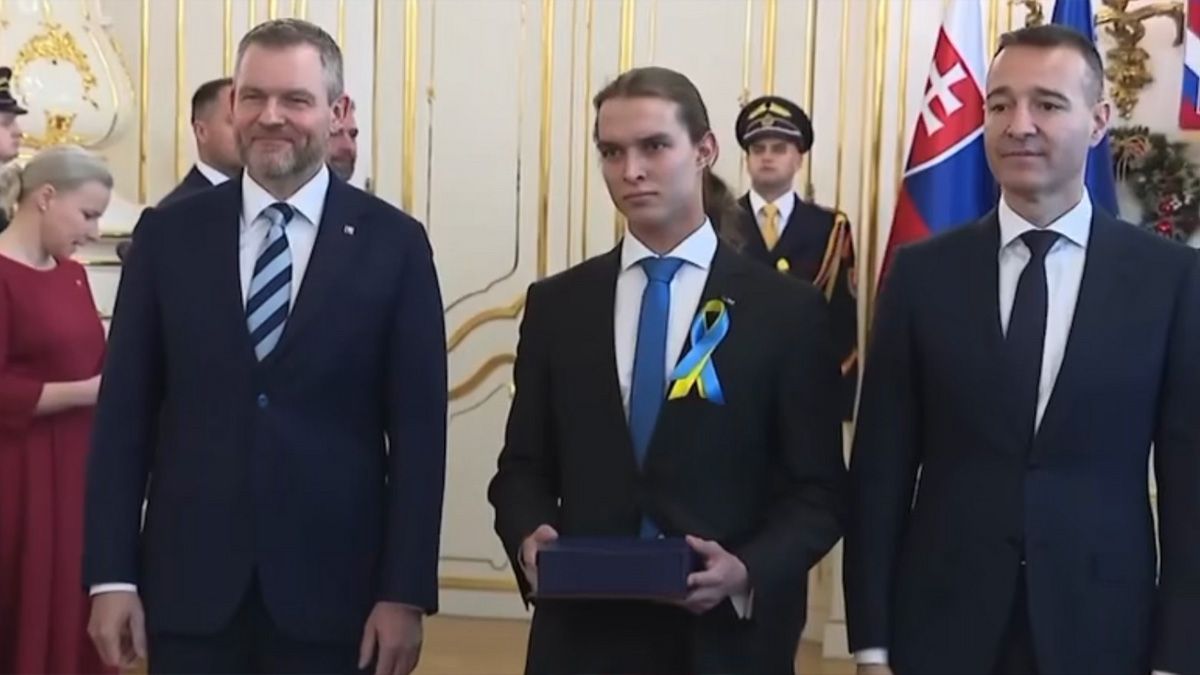 Школяр не потиснув руку президенту Словаччини - про що сигналізує цей інцидент - 24 Канал Школяр не потиснув руку президенту Словаччини - про що сигналізує цей інцидент - 24 Канал