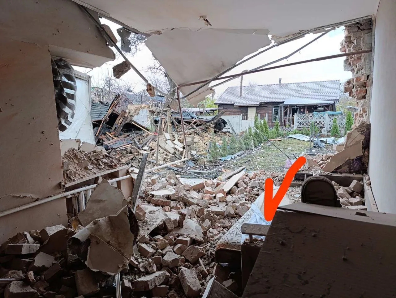 Дом после обстрела Дом после обстрела